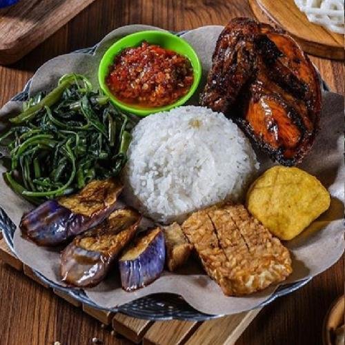 Paket Nasi Ayam Bakar menu Lalapan Mbak Itin, Ahmad Yani