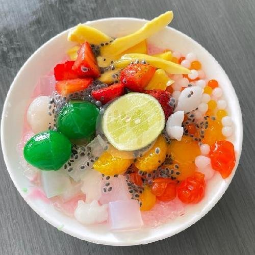 Es Kepal Pagutan: A Must-Visit Dining Experience in Mataram