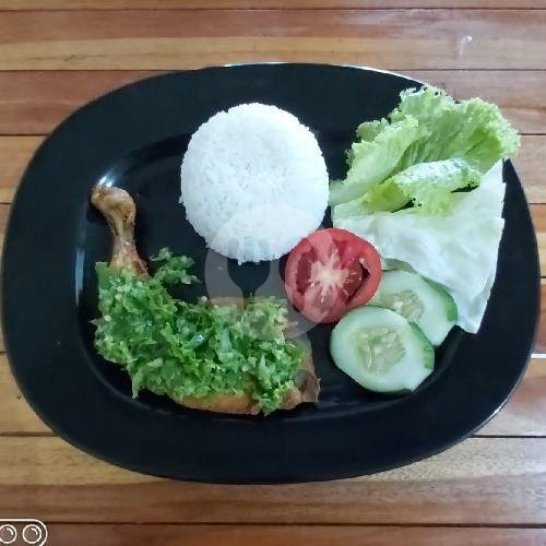 Ayam Sambal Ijo menu Warung Ramadhan, Raya Semat