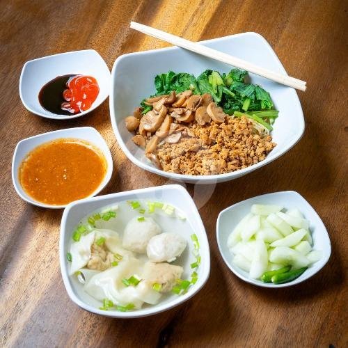 Mie Special menu Mie Ayam Bandung, Letda Made Putra