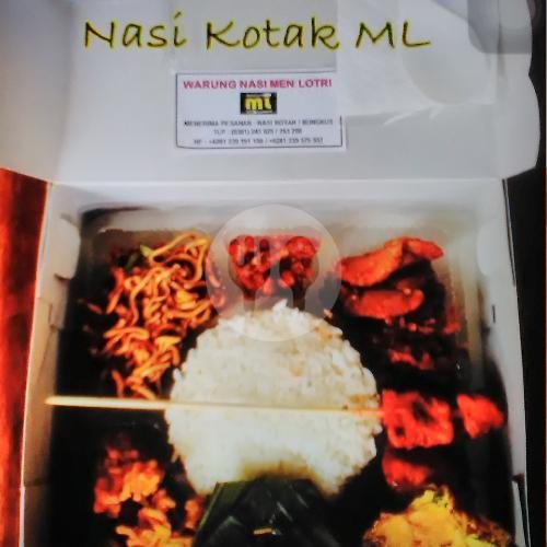 Kotak ML + Gorengan + Es Nutrisari menu Warung Nasi Men Lotri, Tembau