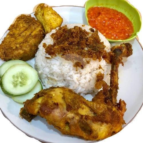 Versi Hemat Paket Ayam Goreng Special menu Warung Nasi Campur Manado, Denpasar