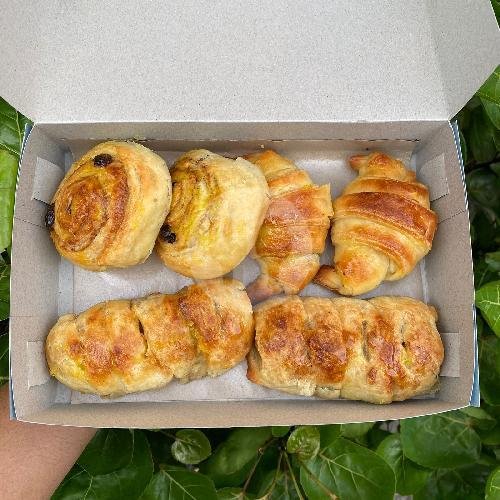 Paket Pastry Special Box (6pcs) menu Sasaka Donut, Cakranegara
