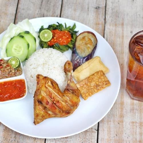 Paket Ayam Goreng Komplit menu Ayam Bakar Bali Tulen, Taman Giri