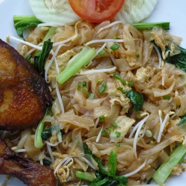 Kwetiau Goreng Ayam Spesial menu Warung Papa Sanz, Teuku Umar Barat