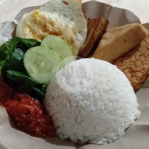 Nasi Tempong Telur menu Teras Rumah Mbak Ulan, Perumahan Puskopad 2