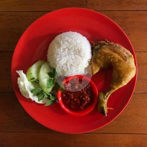Nasi + Ayam Goreng menu Banyuwangi Echo, Canggu Raya