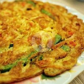 Telur Dadar Bombai menu Ayam Tulang Lunak Bu Lik, Imam Bonjol
