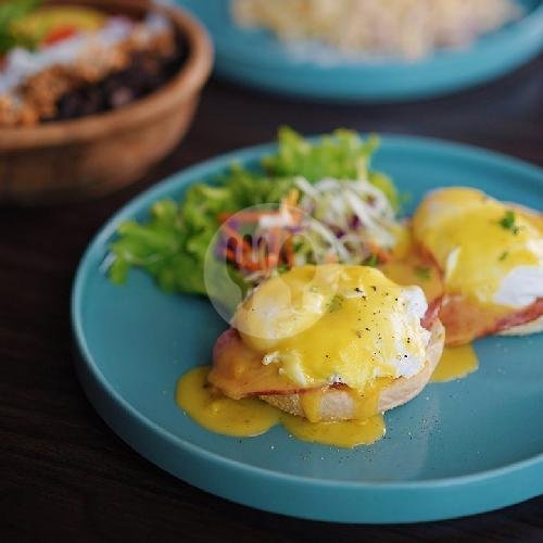 Egg Benedict menu Amolas Cafe, Canggu