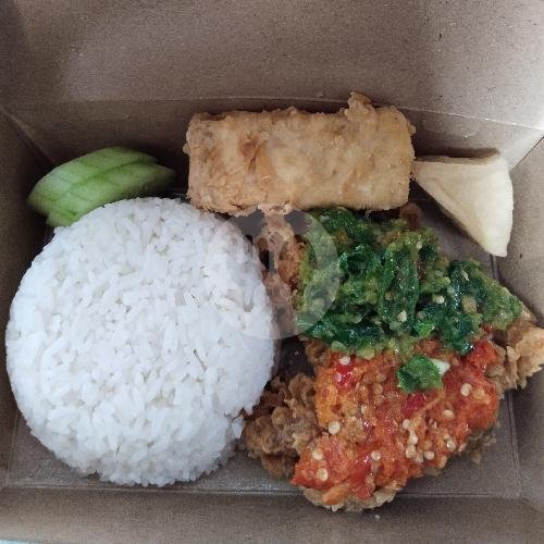 Ayam Geprek Mix 2 Sambal menu Geprek Fiona, Gunung Payung