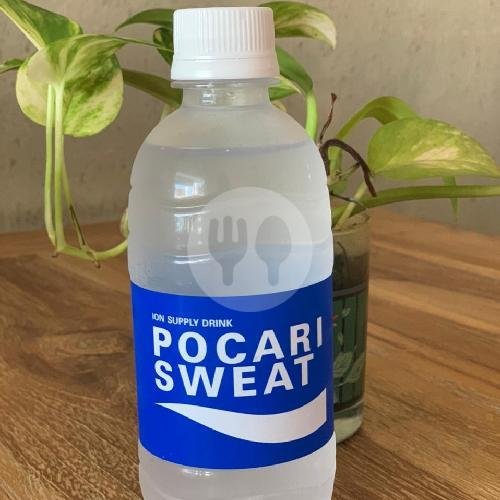 Pocari Sweat menu Nasi Ayam Kedewatan Sangtu Kuta, Kuta, Tuban, Badung