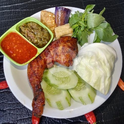 Ayam Bakar menu Lalapan Doa Dua Ibu, Panji