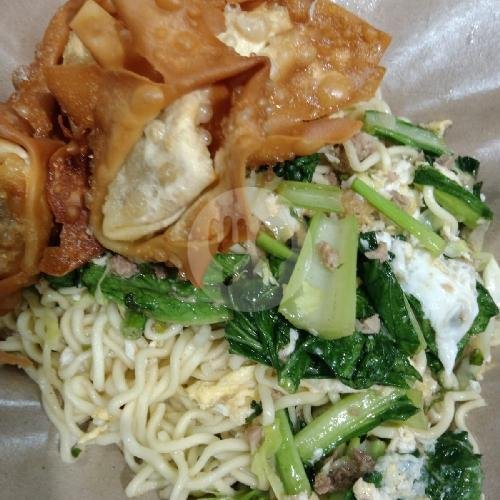 Pangsit Mie Goreng menu Rumah Makan Budi Karya Kediri