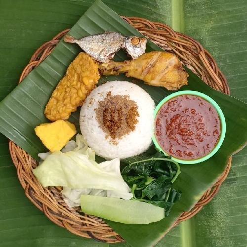 Nasi + Tempong Ayam Tahu Tempe menu Lalapan Mama Gavin, Denpasar