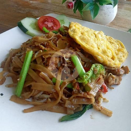 Kuetiaw Goreng Ayam menu Warung Bu Raesa, Lebak Sari