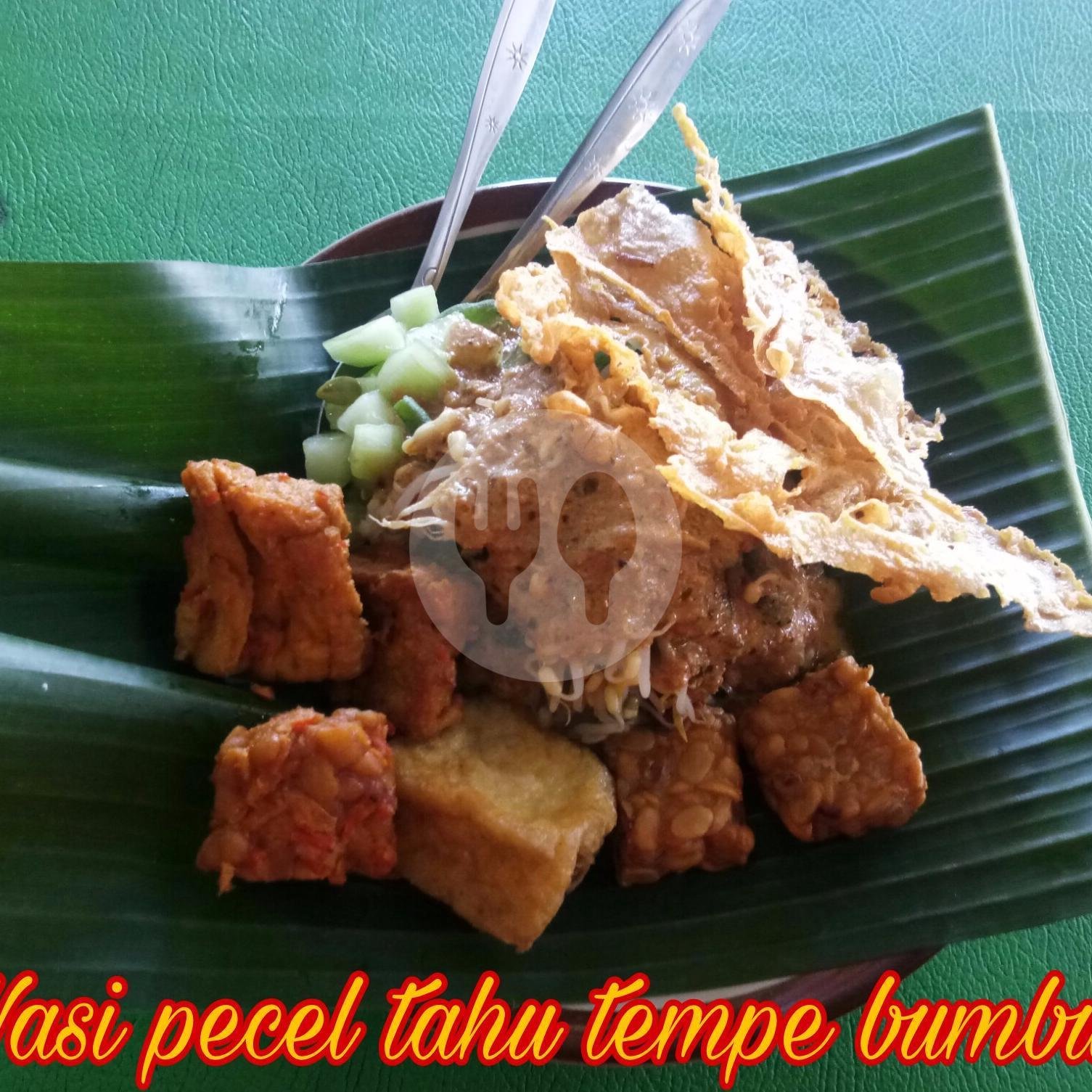 Nasi pecel+tahu tempe bumbu menu Nasi Pecel Pincuk Sambal Tumpang Marem Nganjuk, Teuku Umar