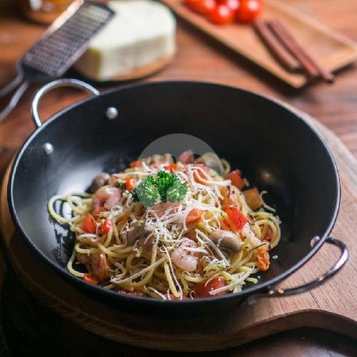 Spaghetti Aglio Oglio menu Gosha Kitchen and Patisserie, Trans Studio Bali