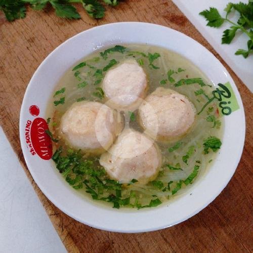 Bakso Ayam + Es Teh menu Bakso Goyang Lidah Banyuwangi, Bung Tomo