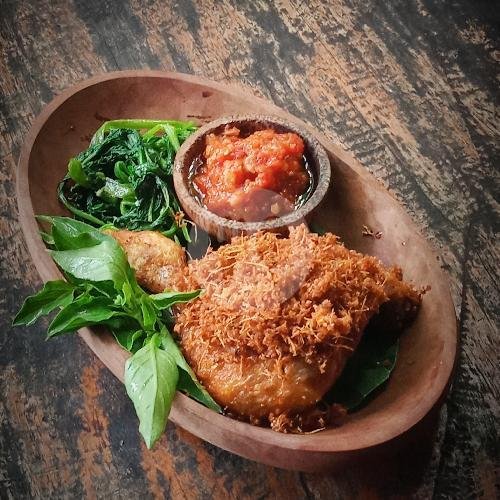 Ayam Goreng Lengkuas menu Pondok Man Ayu, Gunung Batur