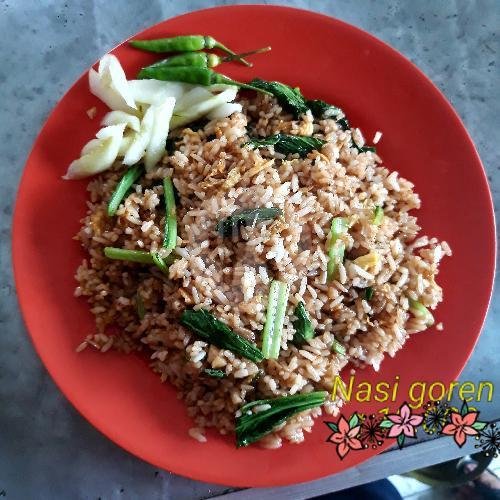 Nasi Goreng Ikan Asin menu Warung nak Bali, Pulau Saelus