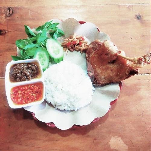 Paket Bebek XXL (Hanya Paha) menu Bebek Goreng Amanah Madura, Jl Gunung Rinjani Pertigaan