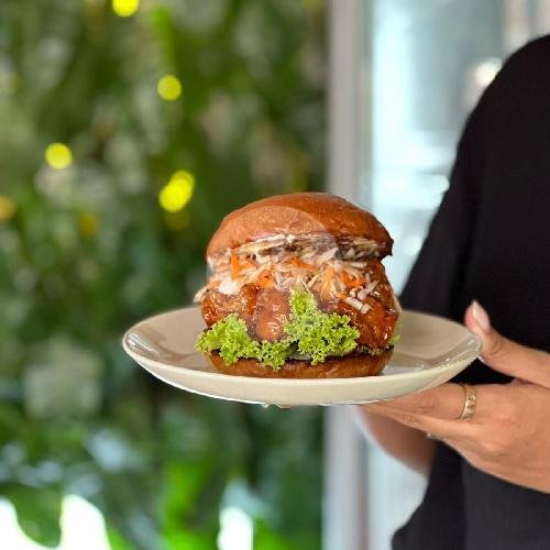Old Pals: A Must-Visit Burger Haven in Bali