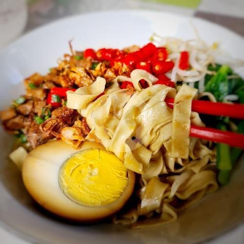 Bakmie Lebar Babi menu Warung Bakmi Siantar Bu Lani, Jalan Danau Beratan 4 No 31