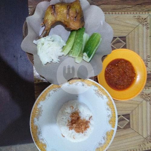 Ayam Goreng Lalapan + Nasi Putih menu Warung Bubur Ayam dan Lontong Sayur Kang Sabeni Tea, Batu Layar