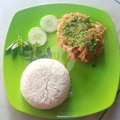 Ayam Geprek Dada Sambel Ijo + Nasi menu Warung Lalapan Madura, Jl. Pidada