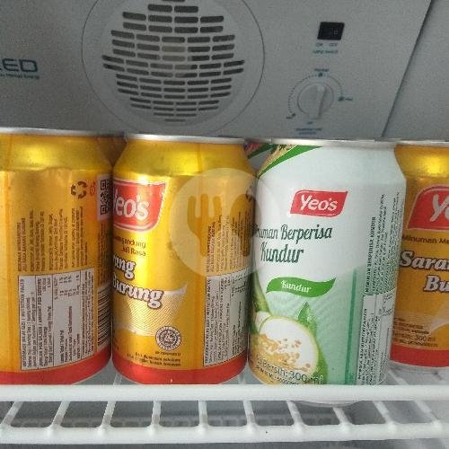 Minuman Kaleng Yoes menu Voni Choipan Bali, Sesetan