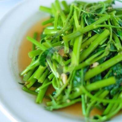 Kangkung Ca Bawang Putih (Sautee Water Spinach with Garlic) menu Aroma Chinese Seafood Restaurant, Cakranegara