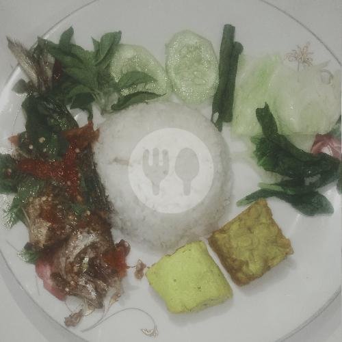 Nasi Lalapan Ikan Laut sambel kemangi menu Warung Wilda Rasa Jawa Muslim Banyuwangi, Gunung Soputan