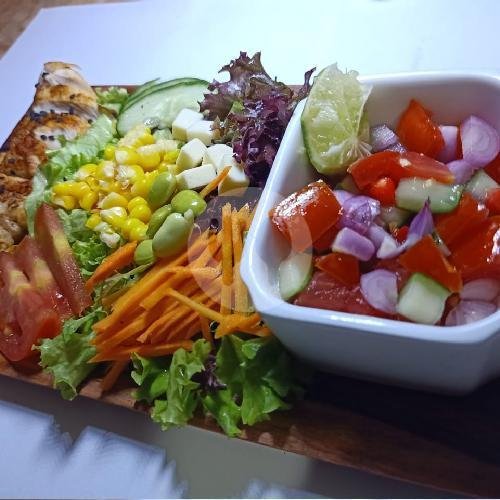 Spicy Chicken Dabu-dabu Salad menu Bali Sweet Smothies & Salad, Denpasar