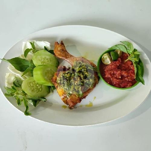 Ayam Goreng menu Lalapan Mas Ded, Kediri, Tabanan, Bali
