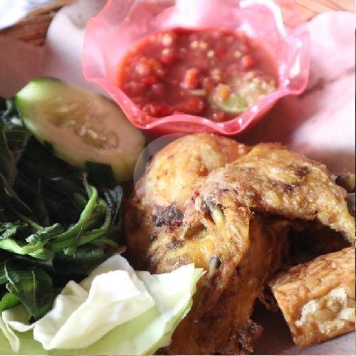 Ayam Goreng menu WLA (Warung Lalapan Arif), Hang Tuah