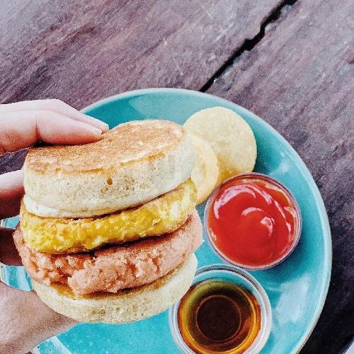 Breakfast Burger menu The Sloth Bali, Pantai Batu Mejan