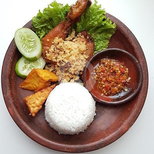 Ayam Goreng Tulang Lunak + Nasi menu Ayam Tulang Lunak Ibu Rahayu, Canggu