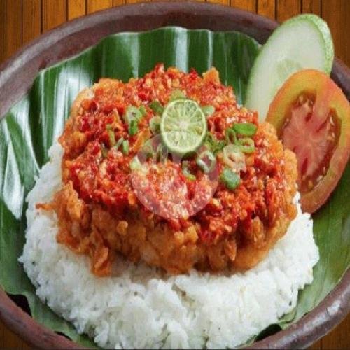 Ayam geprek sambal Tempong menu Geprek Fiona, Gunung Payung