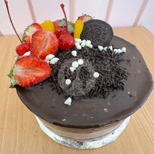 Whole Cake Blackforest menu Cinnamon Cake Renon, Denpasar Timur