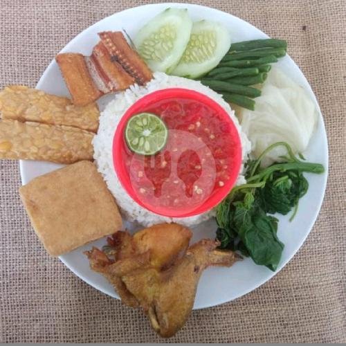 Nasi Tempong Ayam Kecil Komplit menu Tahu Walik Banyuwangi Laros, Pulau Sailus