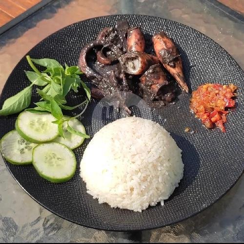 Nasi Cumi Hitam Racun menu Cumi Hitam Racun Dewi Sri, Jalan Raya Dewi Sri