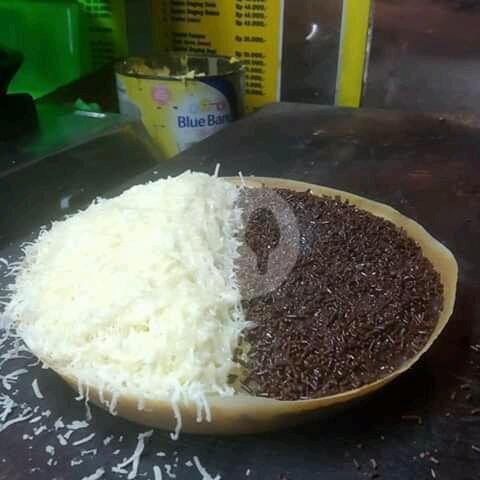 Keju, Kacang, Coklat, Susu menu Martabak dan Terang Bulan Faish, Denpasar