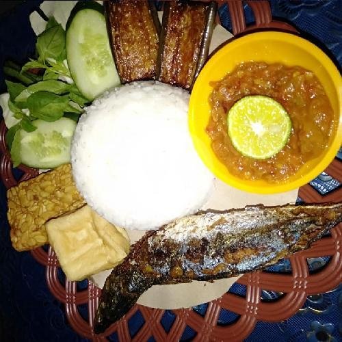 Lalapan Ikan Layang + Nasi menu Nasi Goreng Mbak Siti, Denpasar