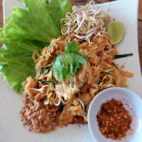 Padthai Ayam menu Meeting Point, Sukawati