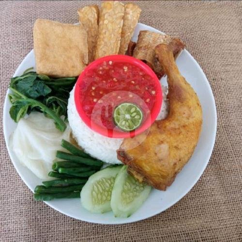 Nasi Tempong Ayam Komplit menu Tahu Walik Banyuwangi Laros, Pulau Sailus