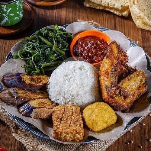 Paket Nasi Tempong Ayam Besar menu Lalapan Mbak Itin, Ahmad Yani