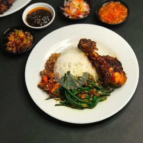 Paket Ayam Bakar Hemat menu Ayam Bakar Maksu, Renon