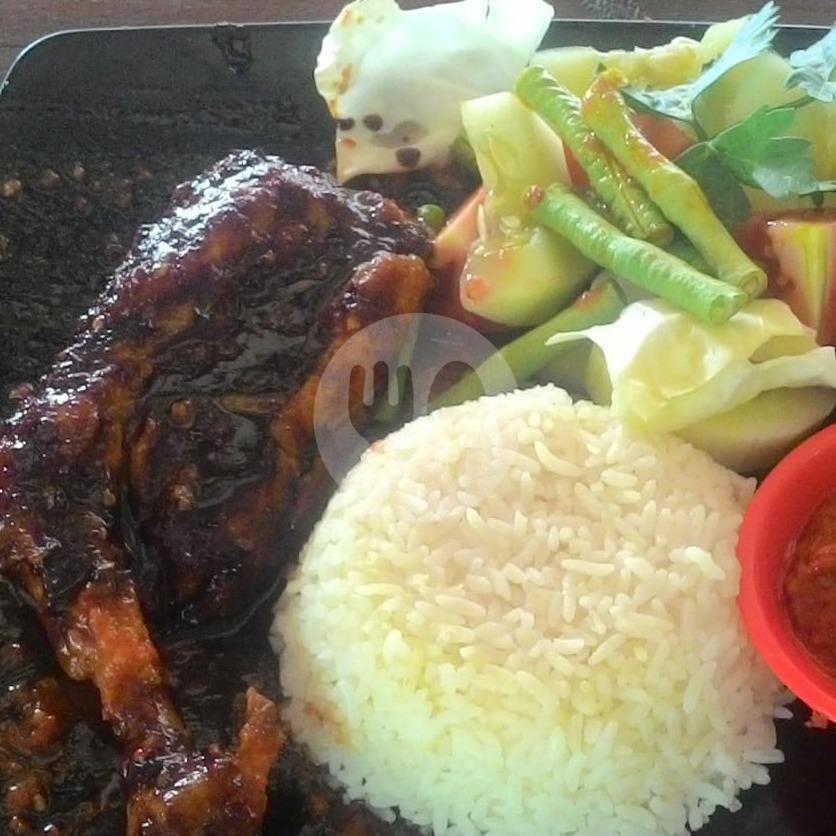 Ayam Bumbu Kecap menu Lalapan Makrul, Senggigi