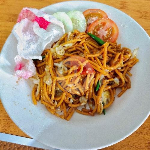 Mie Gomak Goreng Rebon menu Mie Sop Ayam Medan, Nuansa Utama Timur