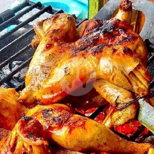 1 Ekor Ayam Bakar Madu menu Takukira Chicken, Jembatan Dasan Agung